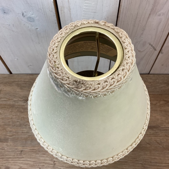 PartyLite Grand Paragon Tealight Lamp with Metal Ivory Velvet Shade - Picture 10 of 12